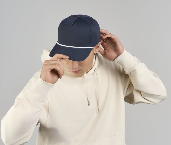 5-panel cap with contrasting piping